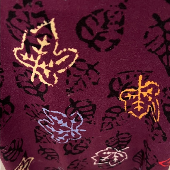 Elegant Long Sleeve Dress with Leaf Pattern - Picture 2 of 9